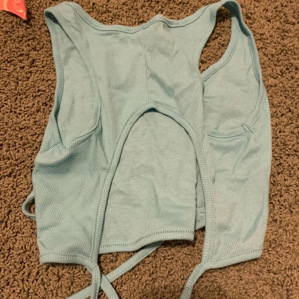 Crop tops - Picture 3 of 3